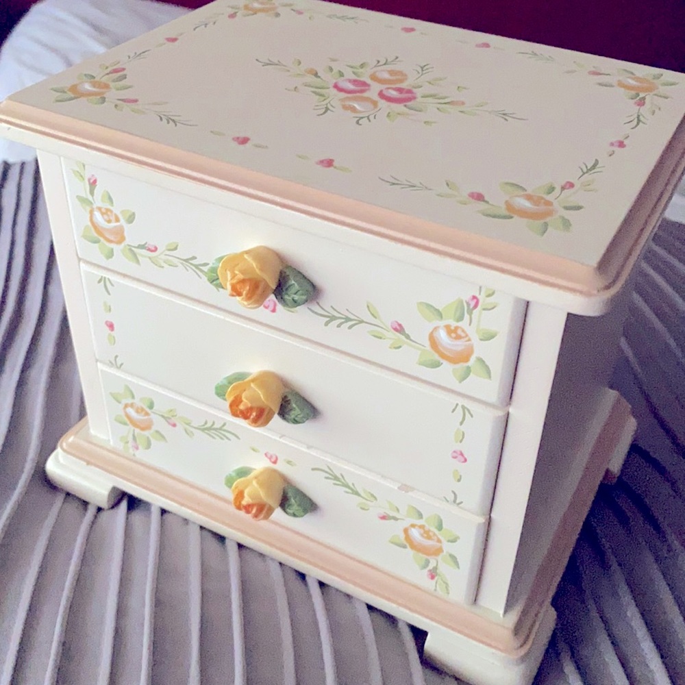 Wooden jewelry box